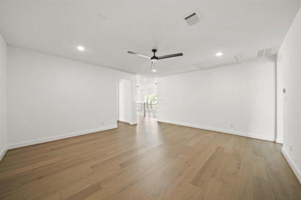 1827 Chantilly Lane  Houston 77018 Harris - Image 16