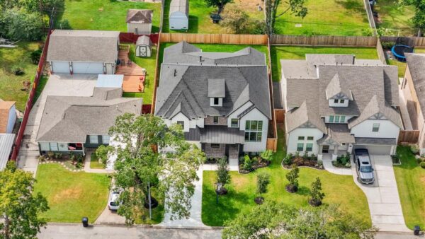 1827 Chantilly Lane  Houston 77018 Harris - Image 2