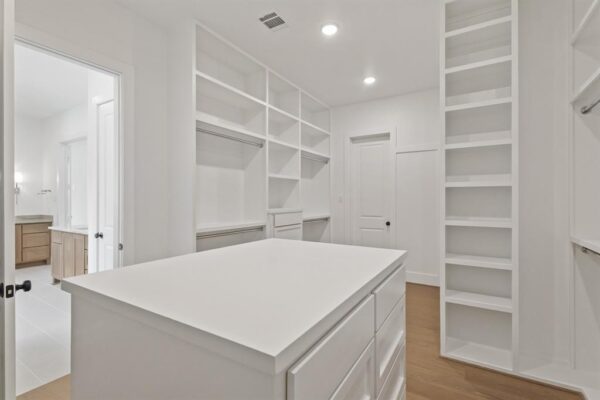 1827 Chantilly Lane  Houston 77018 Harris - Image 22