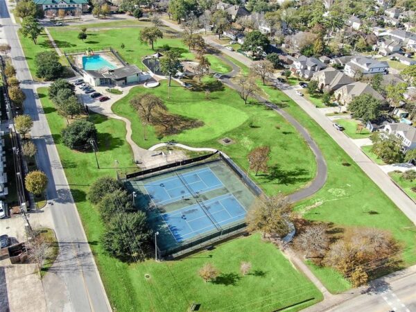 1835 Cheshire Lane  Houston 77018 Harris - Image 37