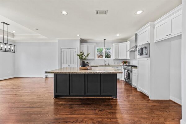 1835 Cheshire Lane  Houston 77018 Harris - Image 9