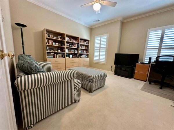 207 Wynden Crescent Court  Houston 77056 Harris - Image 12