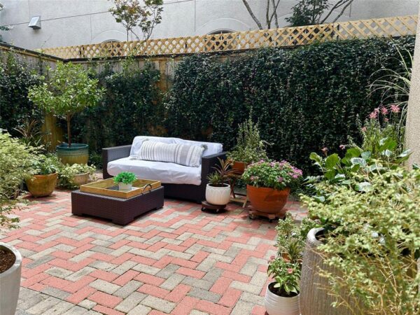 207 Wynden Crescent Court  Houston 77056 Harris - Image 15