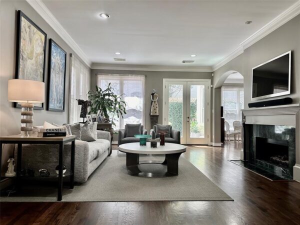 207 Wynden Crescent Court  Houston 77056 Harris - Image 4