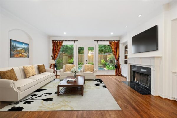 2112 McDuffie Street  Houston 77019 Harris - Image 3
