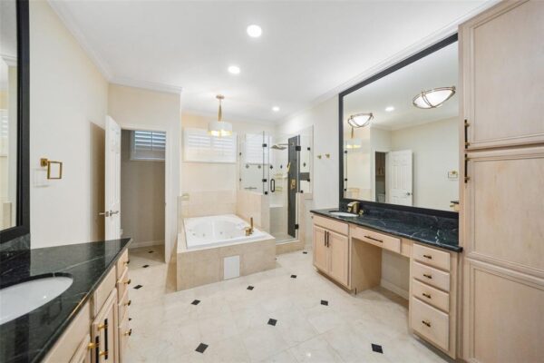 2112 McDuffie Street  Houston 77019 Harris - Image 24