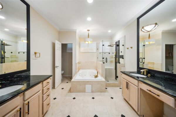 2112 McDuffie Street  Houston 77019 Harris - Image 25