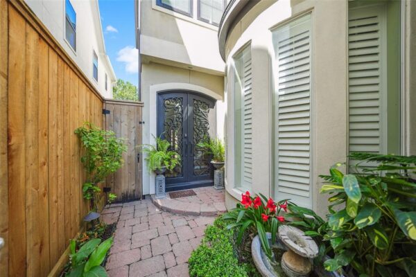 2112 McDuffie Street  Houston 77019 Harris - Image 4