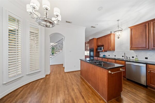 2112 McDuffie Street  Houston 77019 Harris - Image 8