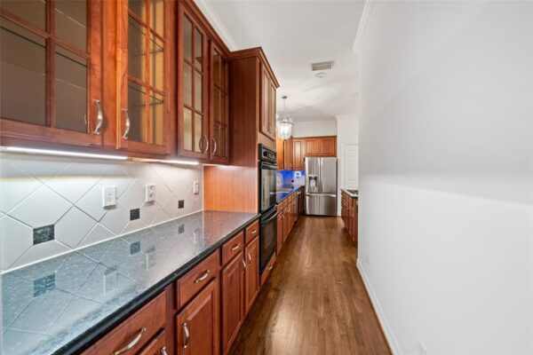 2112 McDuffie Street  Houston 77019 Harris - Image 9
