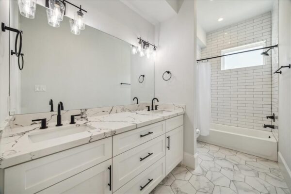 2202 Hewitt Drive  Houston 77018 Harris - Image 29