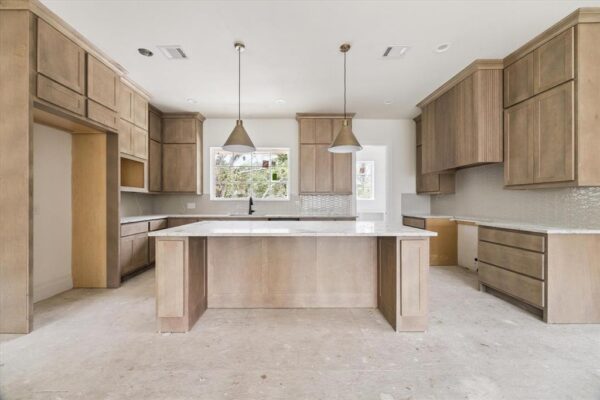 2211 Saxon Drive  Houston 77018 Harris - Image 4