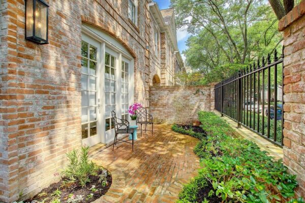 2308 Briarglen Drive  Houston 77027 Harris - Image 4