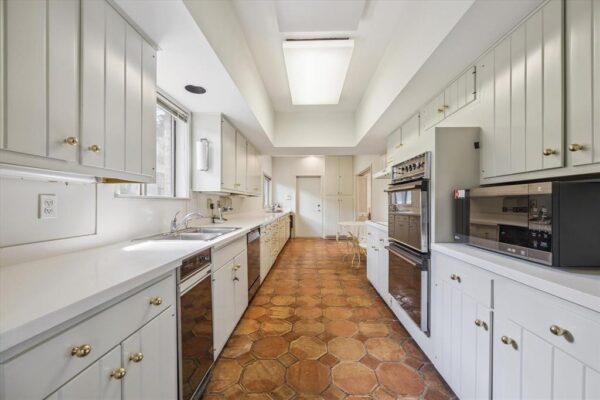 24 W Broad Oaks Drive  Houston 77056 Harris - Image 10