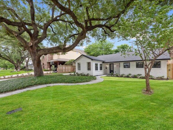 2501 Briarhurst Drive  Houston 77057 Harris - Image 2