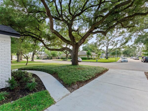 2501 Briarhurst Drive  Houston 77057 Harris - Image 37