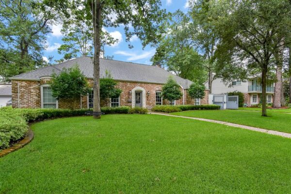 327 Cinnamon Oak Lane  Houston 77079 Harris - Image 2