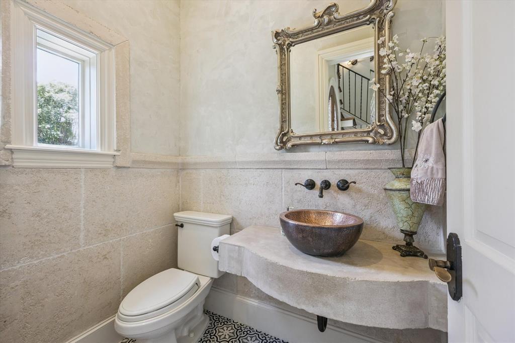 37 Hackberry Lane  Houston 77027 Harris - Image 12