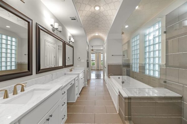 3709 Somerset Commons Lane  Houston 77055 Harris - Image 19