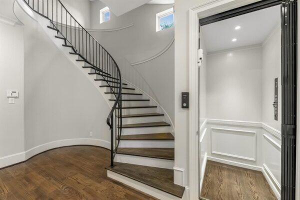 3709 Somerset Commons Lane  Houston 77055 Harris - Image 4