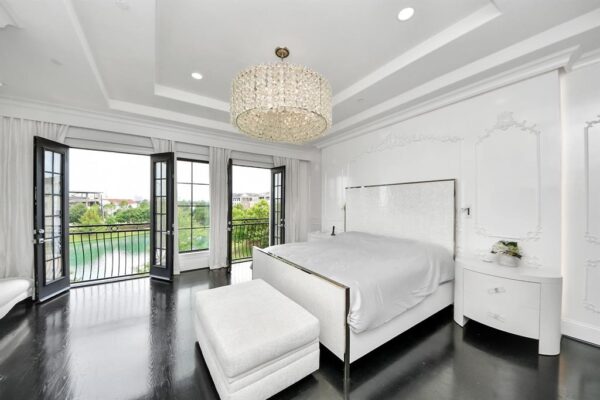 3711 Somerset Commons Lane  Houston 77055 Harris - Image 4
