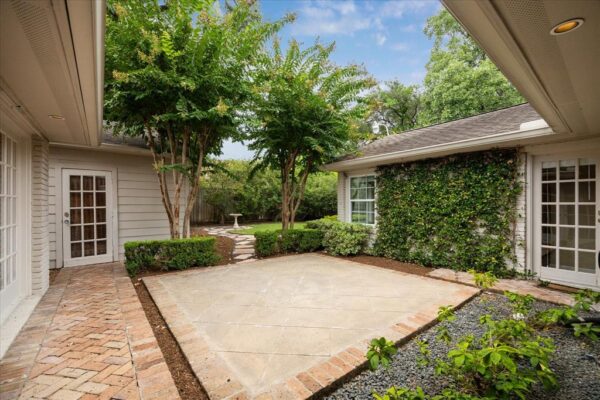 3838 Meadow Lake Lane  Houston 77027 Harris - Image 22
