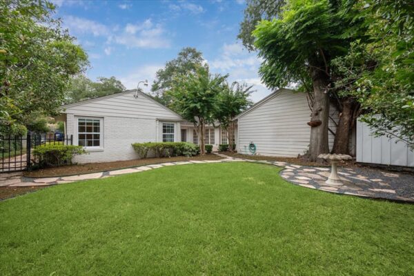3838 Meadow Lake Lane  Houston 77027 Harris - Image 24