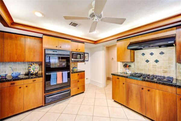 6 Gessner Road  Houston 77024 Harris - Image 13