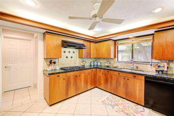 6 Gessner Road  Houston 77024 Harris - Image 18