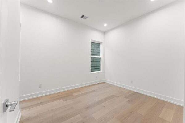 4403 Feagan  Houston 77007 Harris - Image 32
