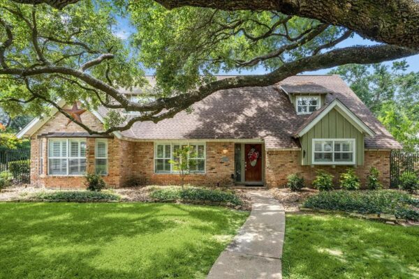 2338 Carleen Road  Houston 77018 Harris
