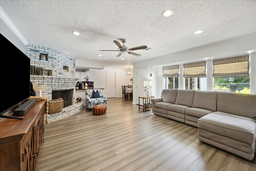 2338 Carleen Road  Houston 77018 Harris - Image 16
