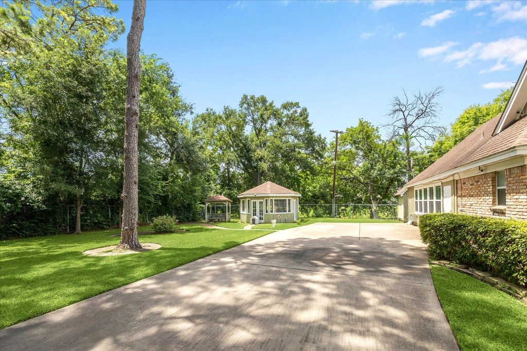 2338 Carleen Road  Houston 77018 Harris - Image 34
