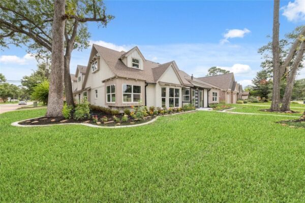 2302 Brooktree Drive  Houston 77008 Harris - Image 2