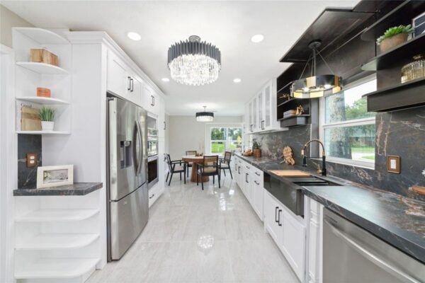 2302 Brooktree Drive  Houston 77008 Harris - Image 8
