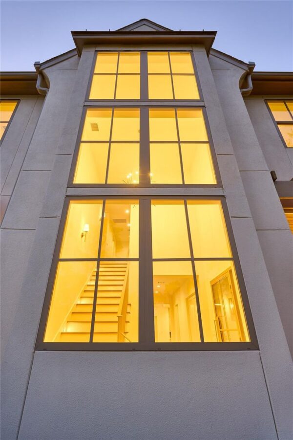 1570 Cheshire Lane  Houston 77018 Harris - Image 3