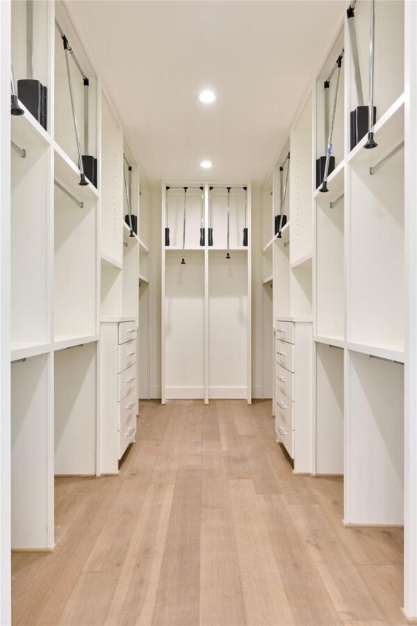 1570 Cheshire Lane  Houston 77018 Harris - Image 17