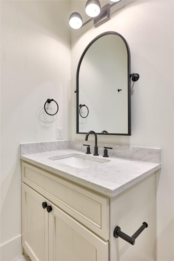 1570 Cheshire Lane  Houston 77018 Harris - Image 23