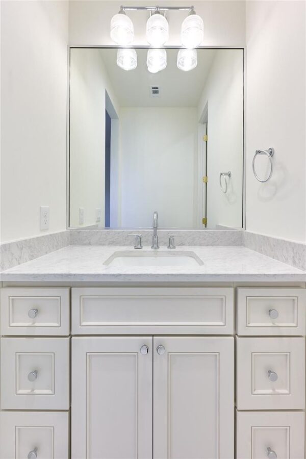 1570 Cheshire Lane  Houston 77018 Harris - Image 30