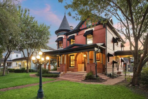 1011 Heights Boulevard  Houston 77008 Harris