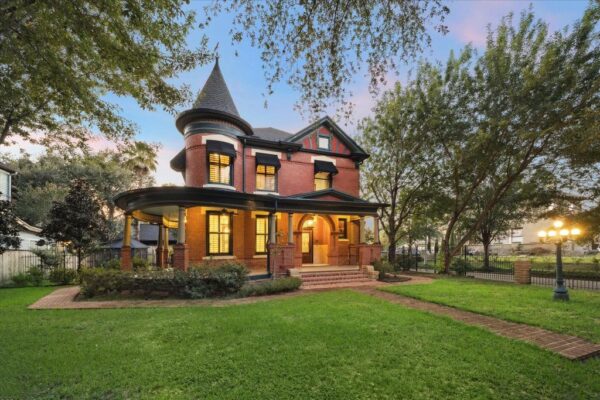 1011 Heights Boulevard  Houston 77008 Harris - Image 2