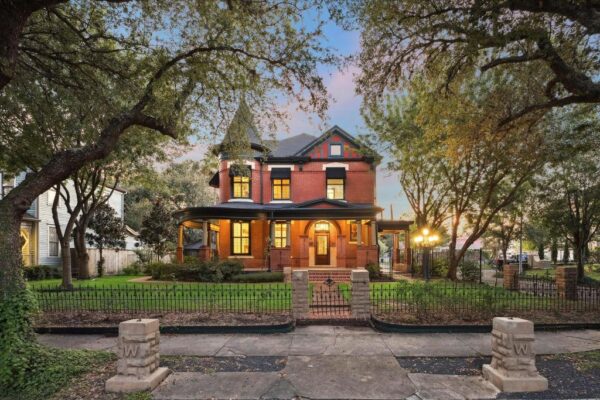 1011 Heights Boulevard  Houston 77008 Harris - Image 3