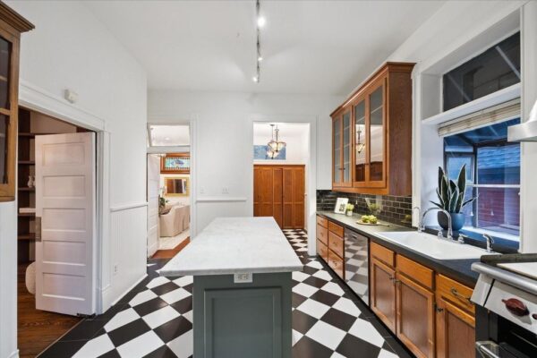 1011 Heights Boulevard  Houston 77008 Harris - Image 15