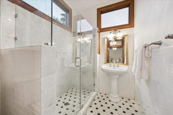 1011 Heights Boulevard  Houston 77008 Harris - Image 28