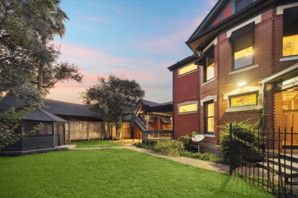 1011 Heights Boulevard  Houston 77008 Harris - Image 31