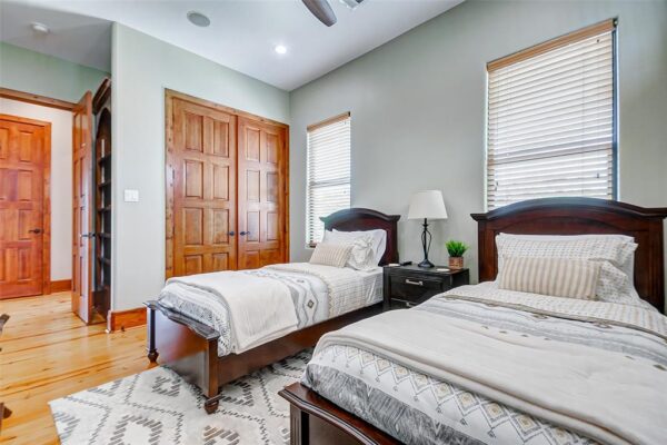 516 West 9th St  Houston 77007 Harris - Image 19