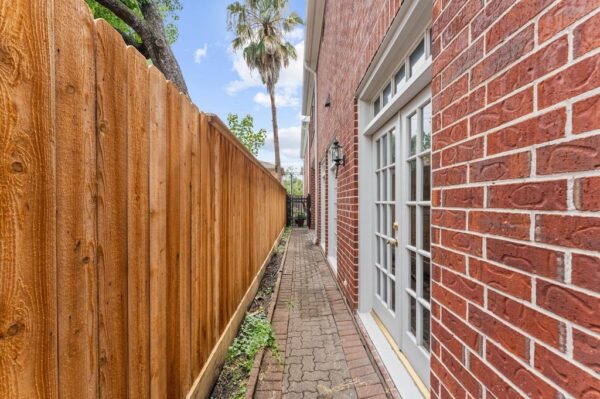 2222 Nantucket Drive B Houston 77057 Harris - Image 14