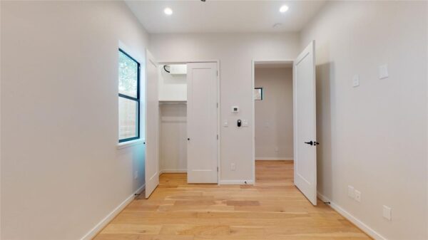 519 Memorial Heights Drive  Houston 77007 Harris - Image 7