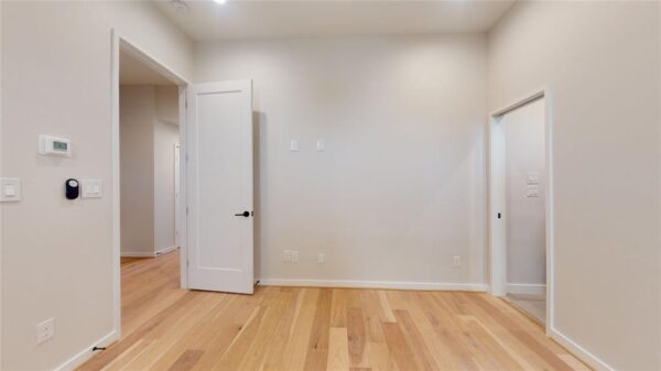 519 Memorial Heights Drive  Houston 77007 Harris - Image 8