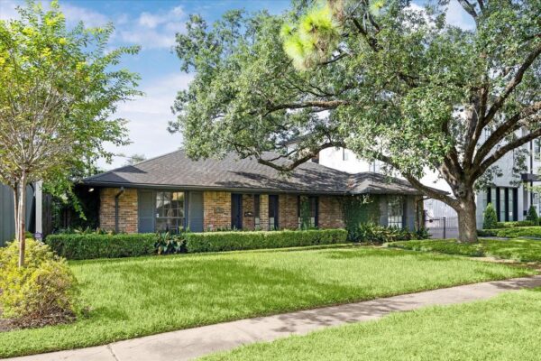 3829 Piping Rock Lane  Houston 77027 Harris